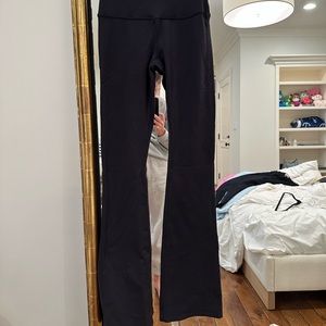 ALO yoga flare black yoga pants never worn